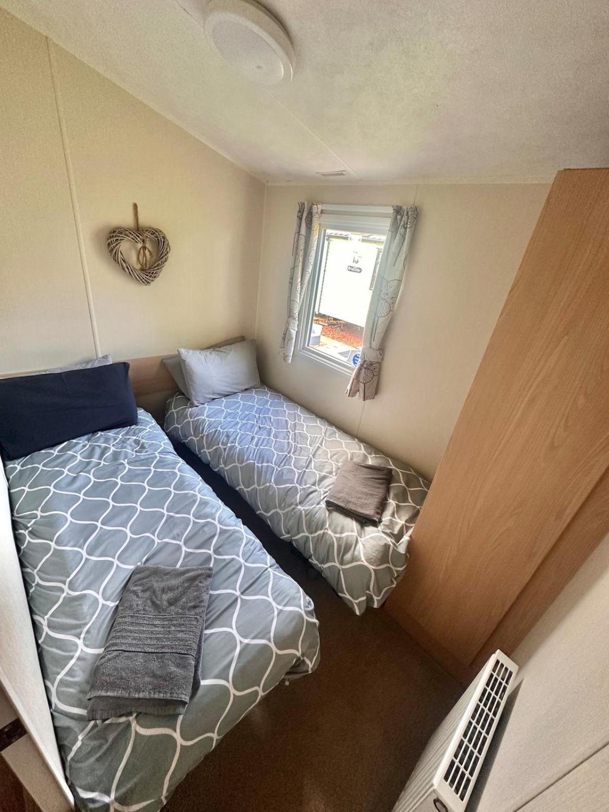 Two Bedroom Willerby Parkhome In Uddingston, Glasgow エクステリア 写真